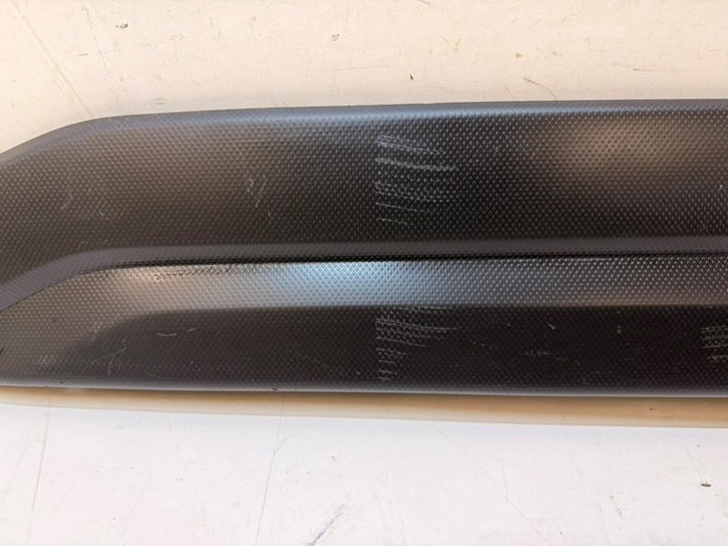 Накладка двери передней левой