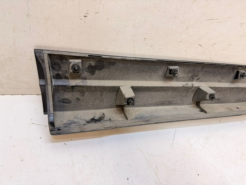 Накладка двери передней левой