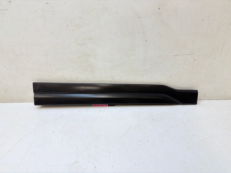 Накладка двери передней правой