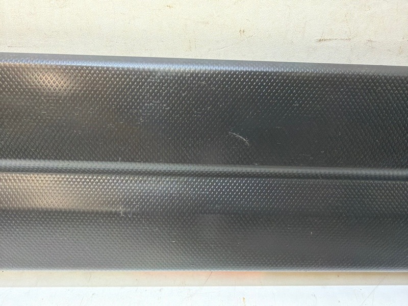 Накладка двери передней правой