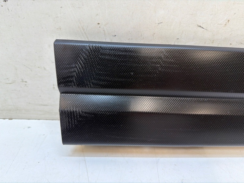 Накладка двери передней правой