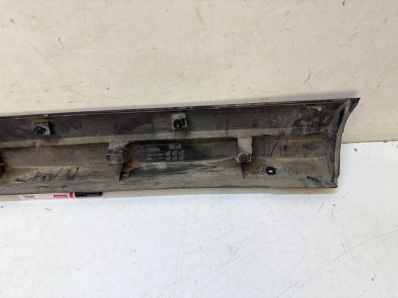 Накладка двери передней правой