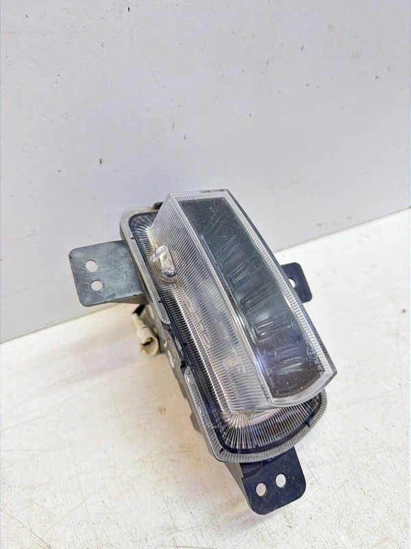 Фара противотуманная правая