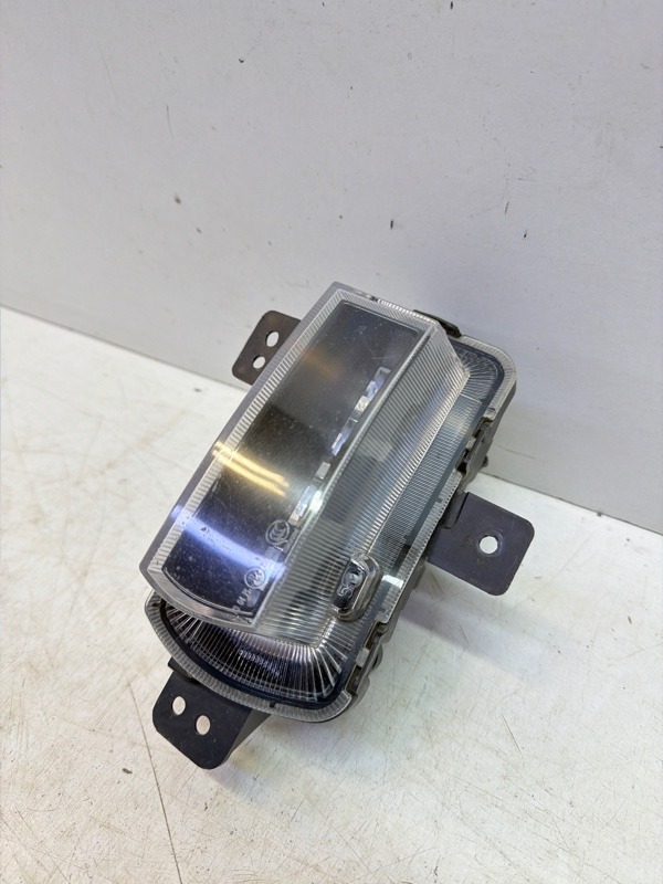 Фара противотуманная правая