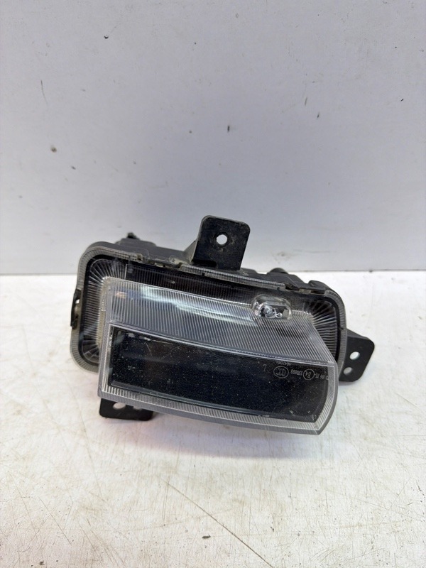 Фара противотуманная правая