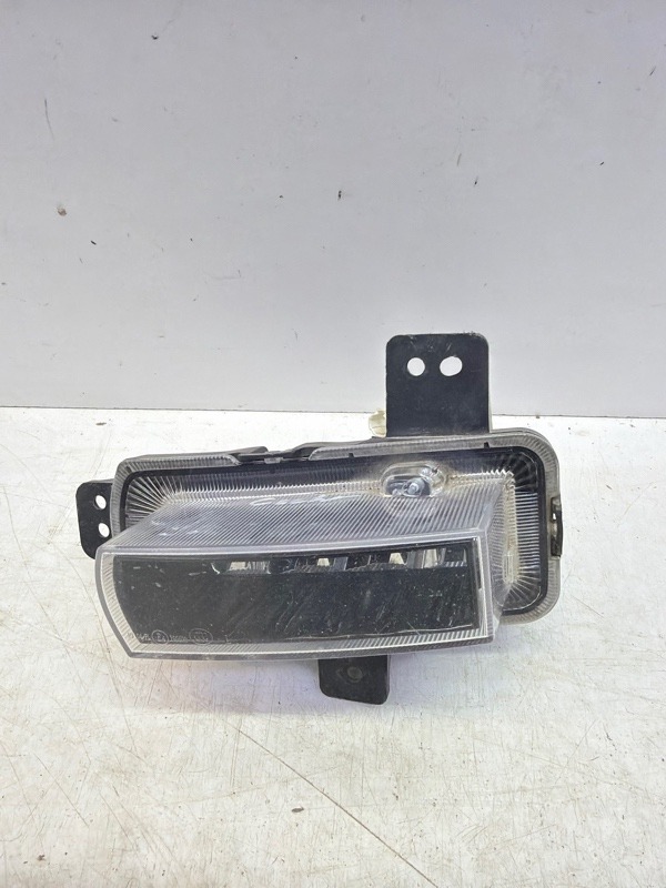 Фара противотуманная правая