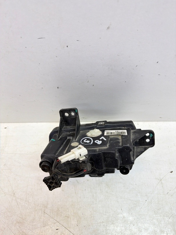 Фара противотуманная правая