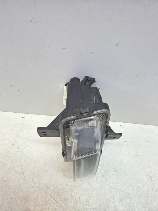 Фара противотуманная правая