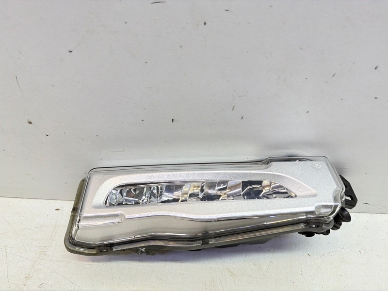 Фара противотуманная правая