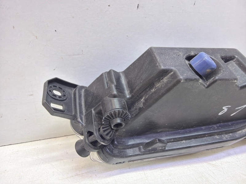 Фара противотуманная правая