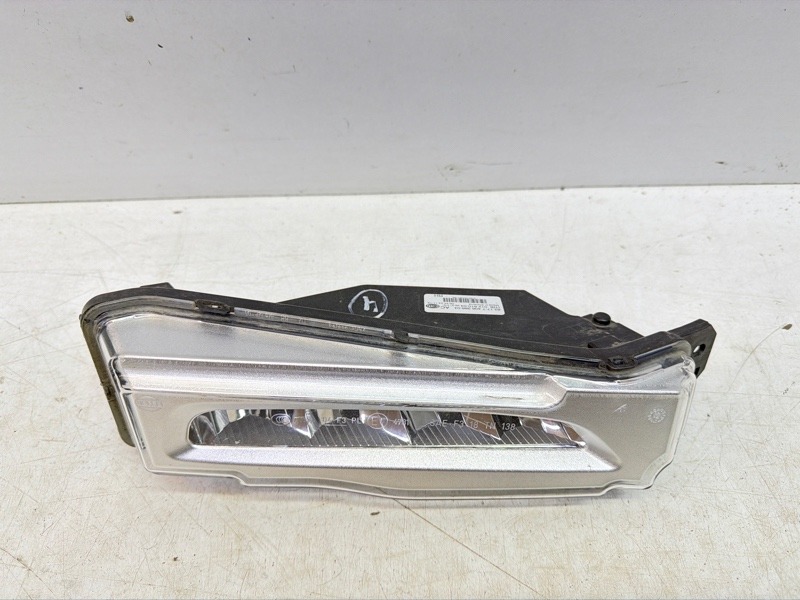 Фара противотуманная правая