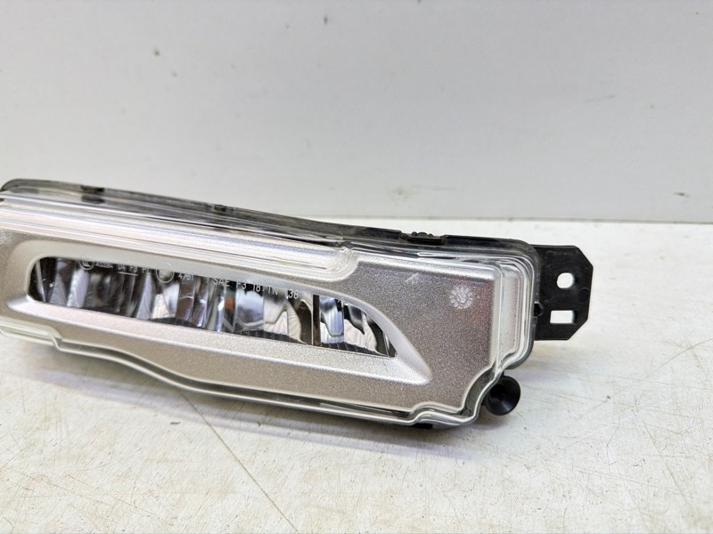 Фара противотуманная правая