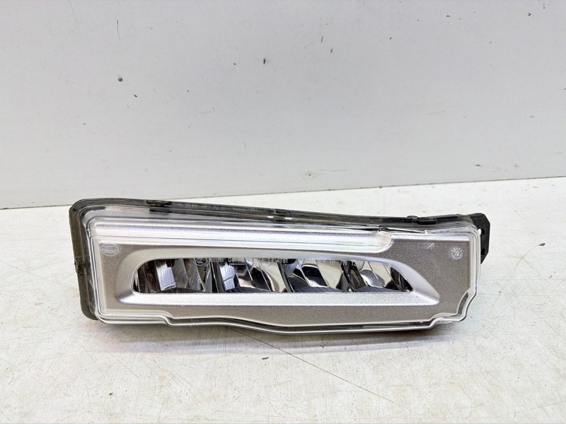 Фара противотуманная правая