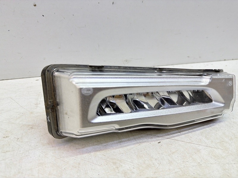 Фара противотуманная правая