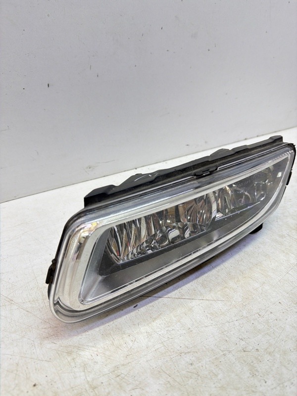 Фара противотуманная левая