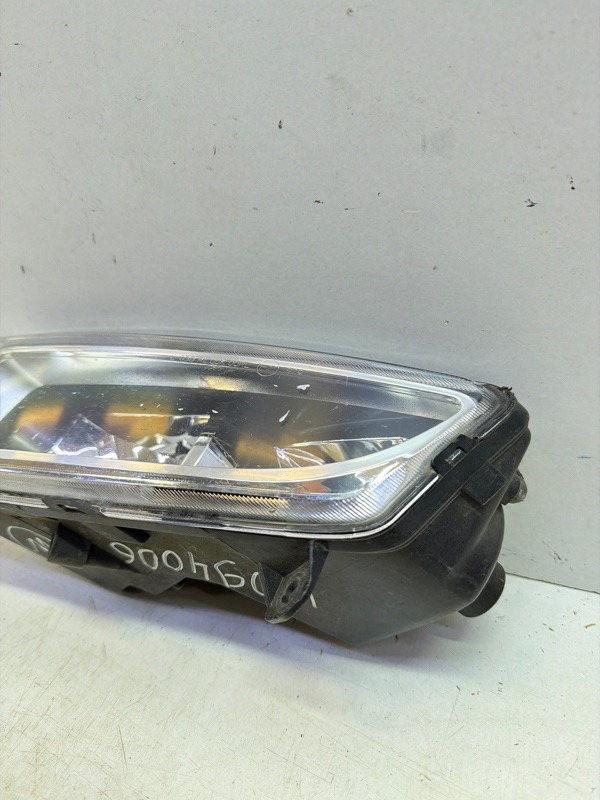 Фара противотуманная левая