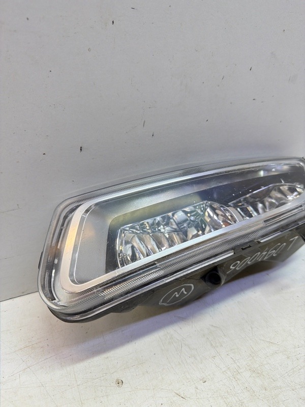 Фара противотуманная левая