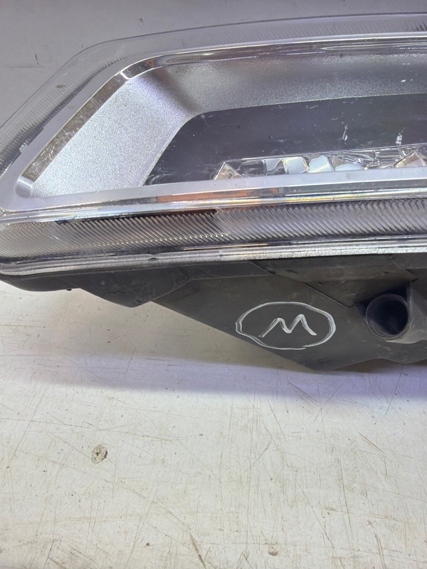 Фара противотуманная левая