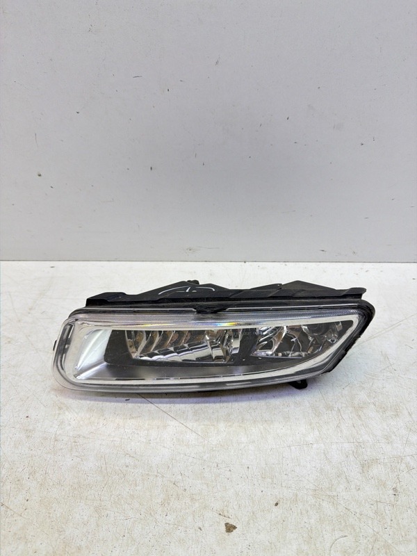 Фара противотуманная левая