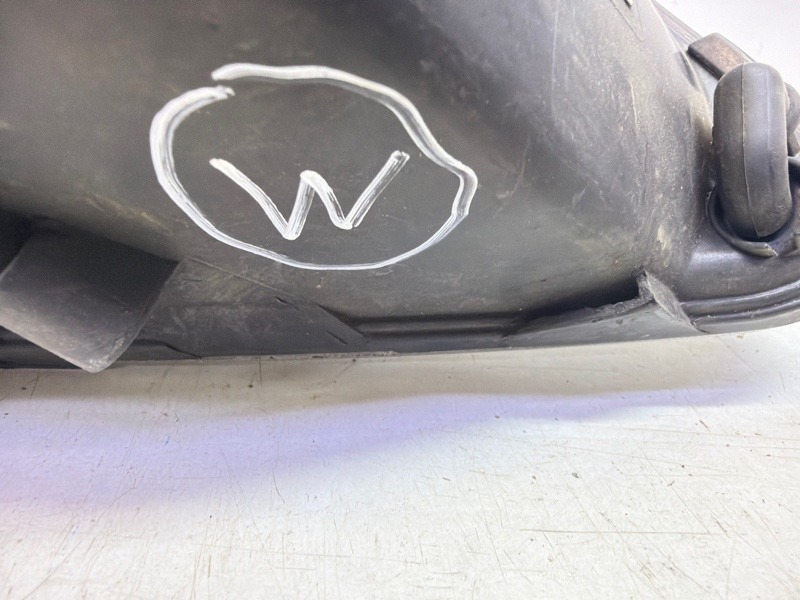 Фара противотуманная левая