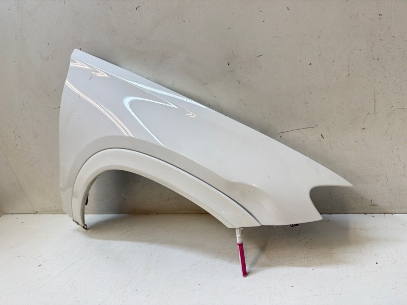 Крыло переднее правое