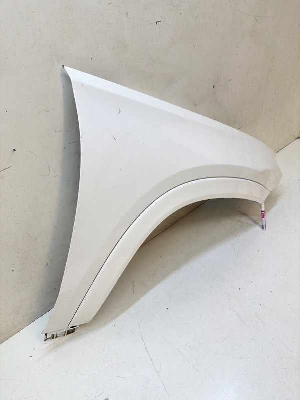 Крыло переднее правое