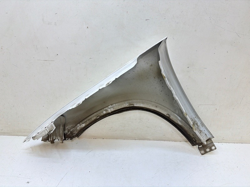 Крыло переднее правое