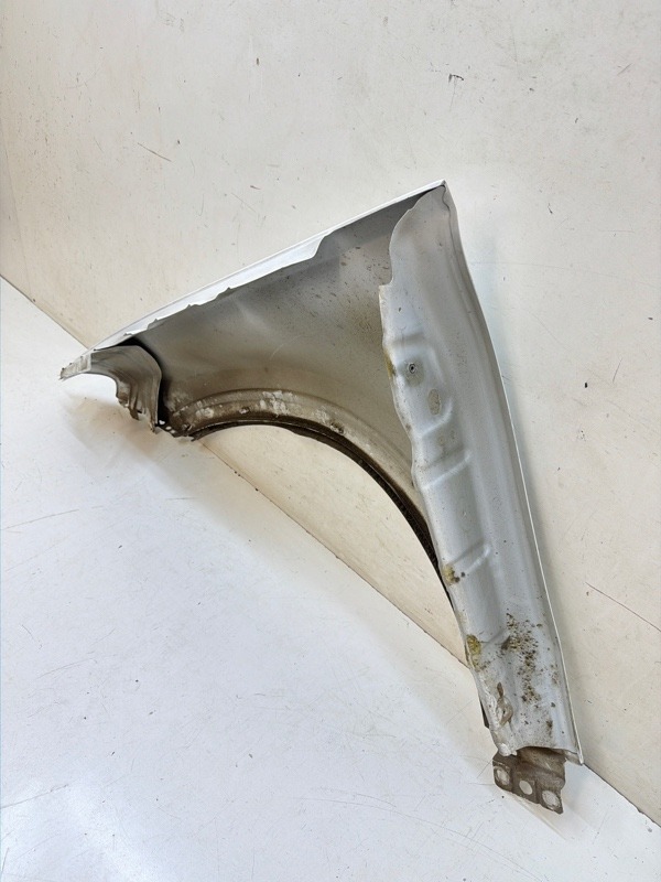 Крыло переднее правое