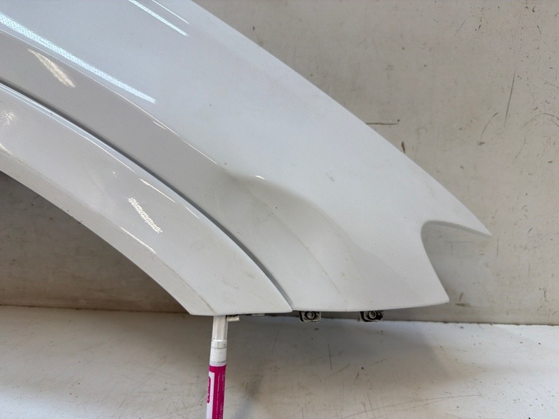 Крыло переднее правое