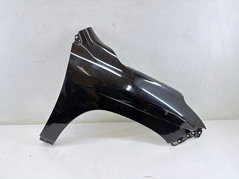 Крыло переднее правое