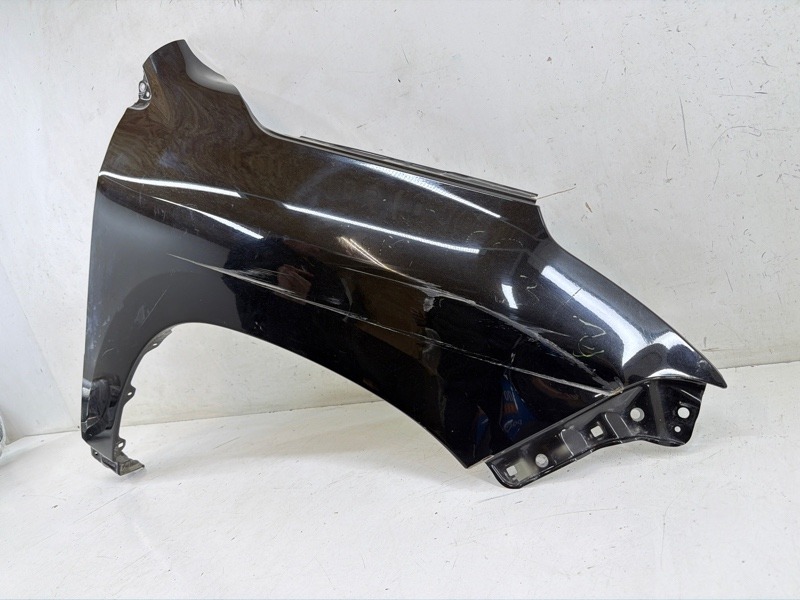 Крыло переднее правое