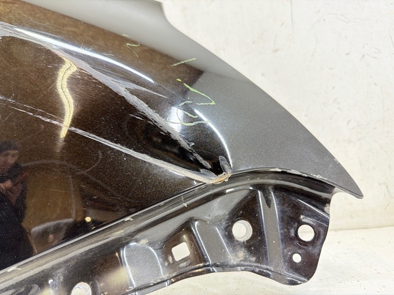 Крыло переднее правое