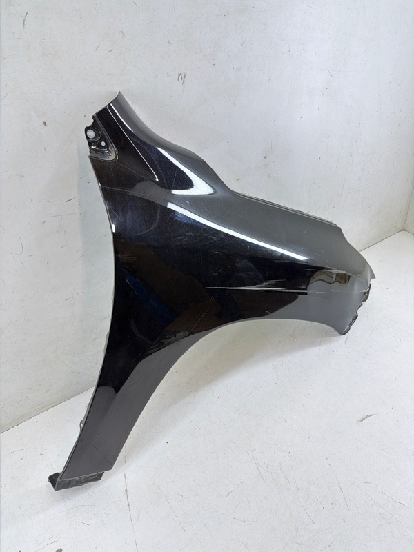 Крыло переднее правое