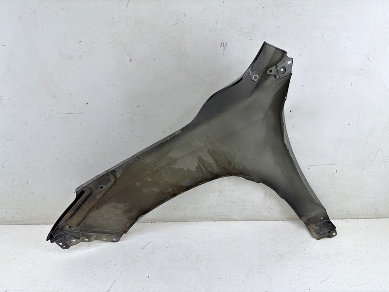 Крыло переднее правое