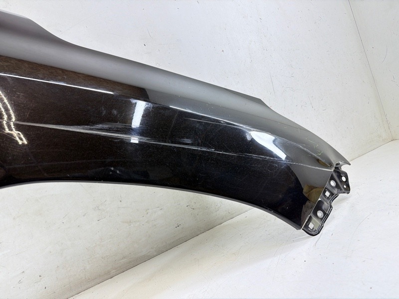 Крыло переднее правое