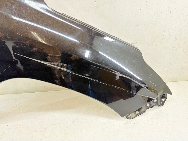 Крыло переднее правое