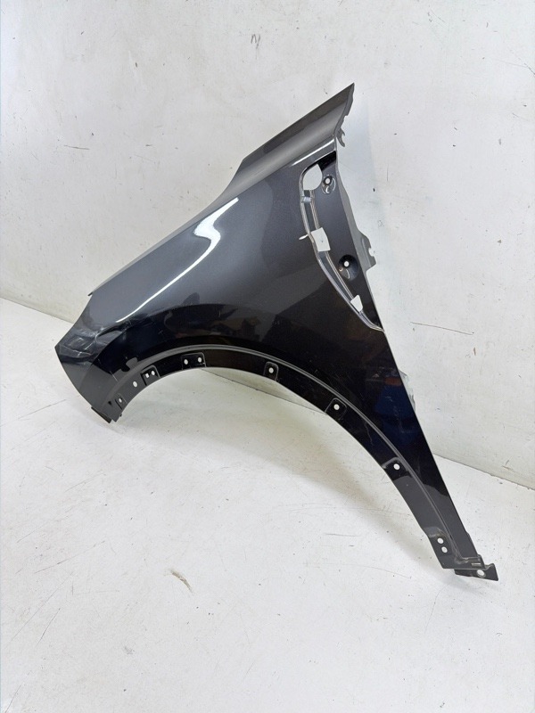 Крыло переднее левое