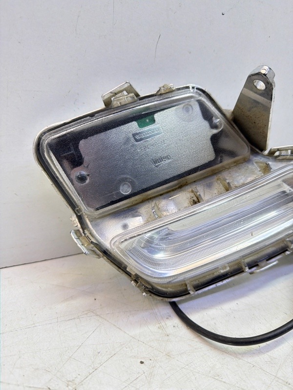 Фара противотуманная левая