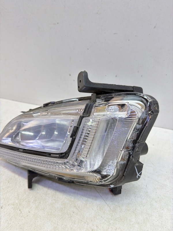 Фара противотуманная левая