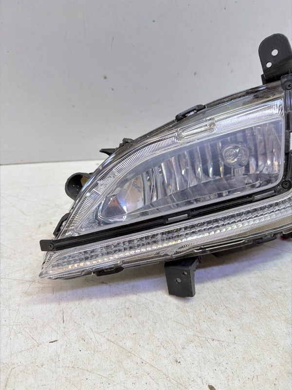 Фара противотуманная левая