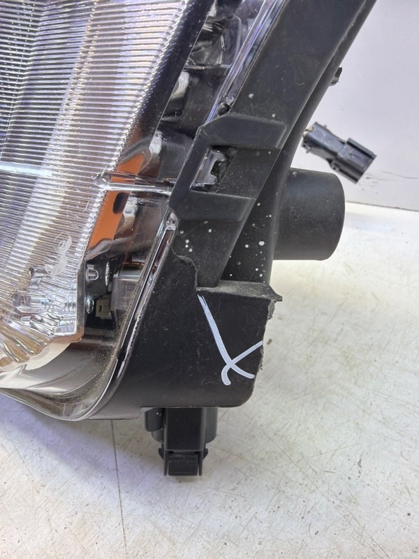 Фара противотуманная левая