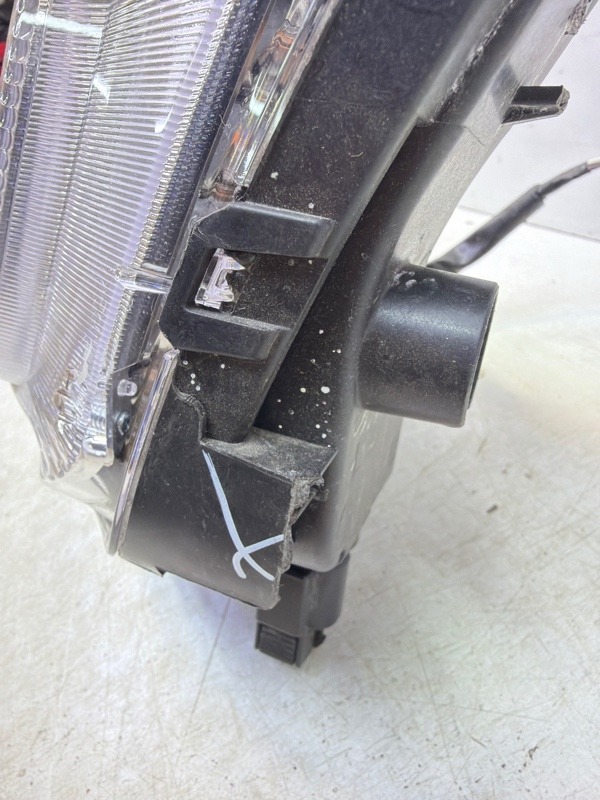 Фара противотуманная левая