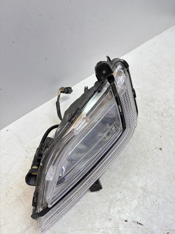 Фара противотуманная левая