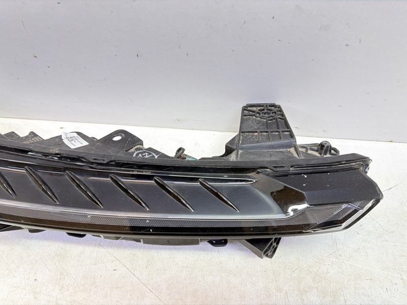 Фара дневного света правая (ходовые огни)