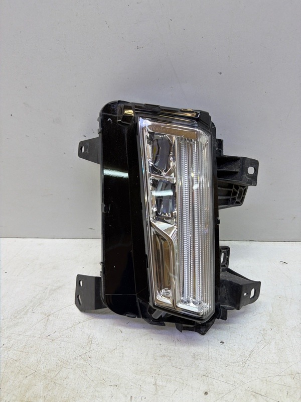 Фара противотуманная правая