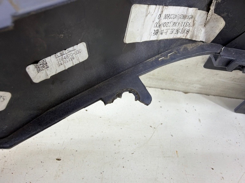 Молдинг фары левой