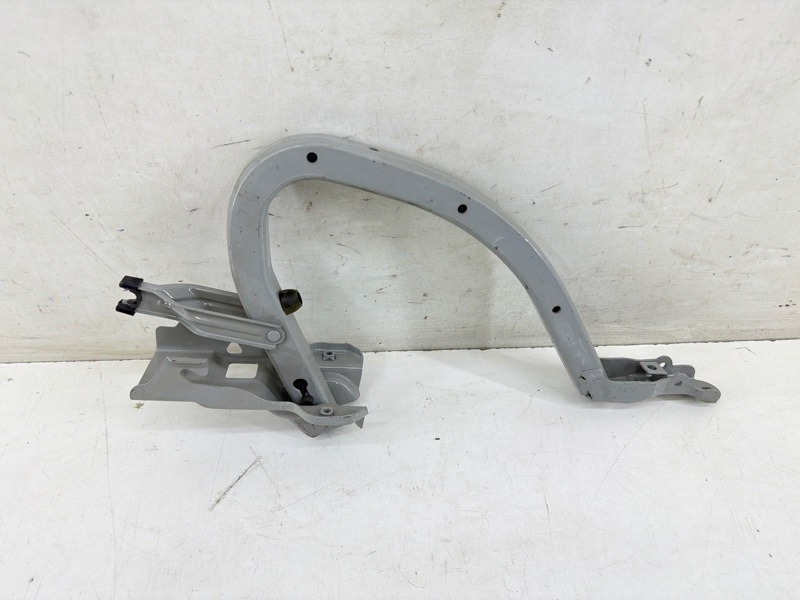 Петля крышки багажника