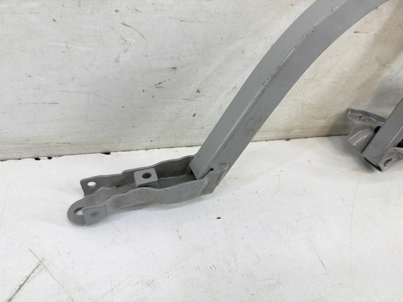 Петля крышки багажника