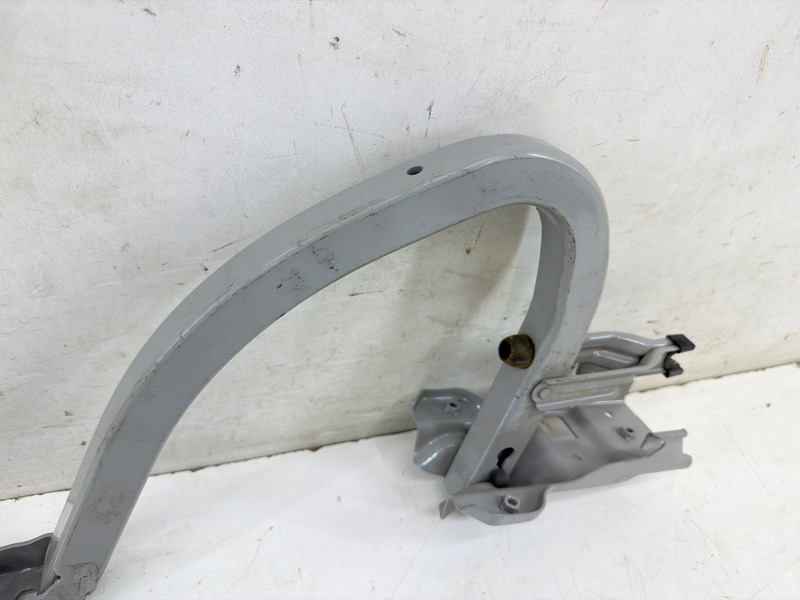 Петля крышки багажника