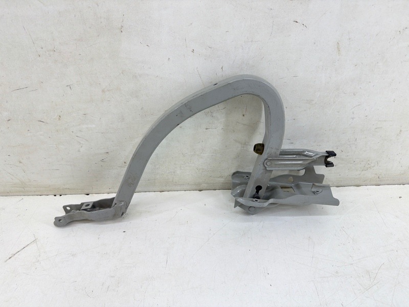 Петля крышки багажника